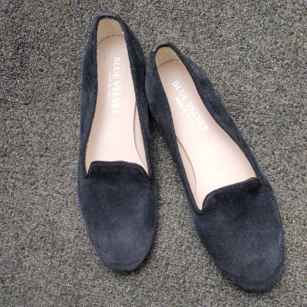Blue Velvet Women's Navy Blue Suede Loafers